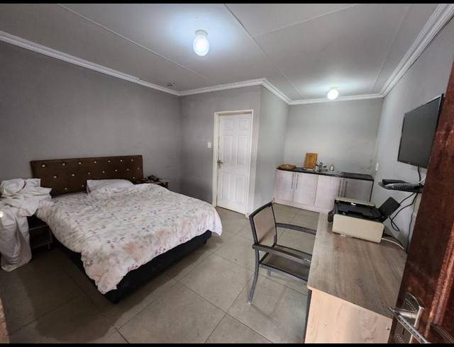 1 BEDROOM PROPERTY TO RENT IN DIEPKLOOF ZONE 4